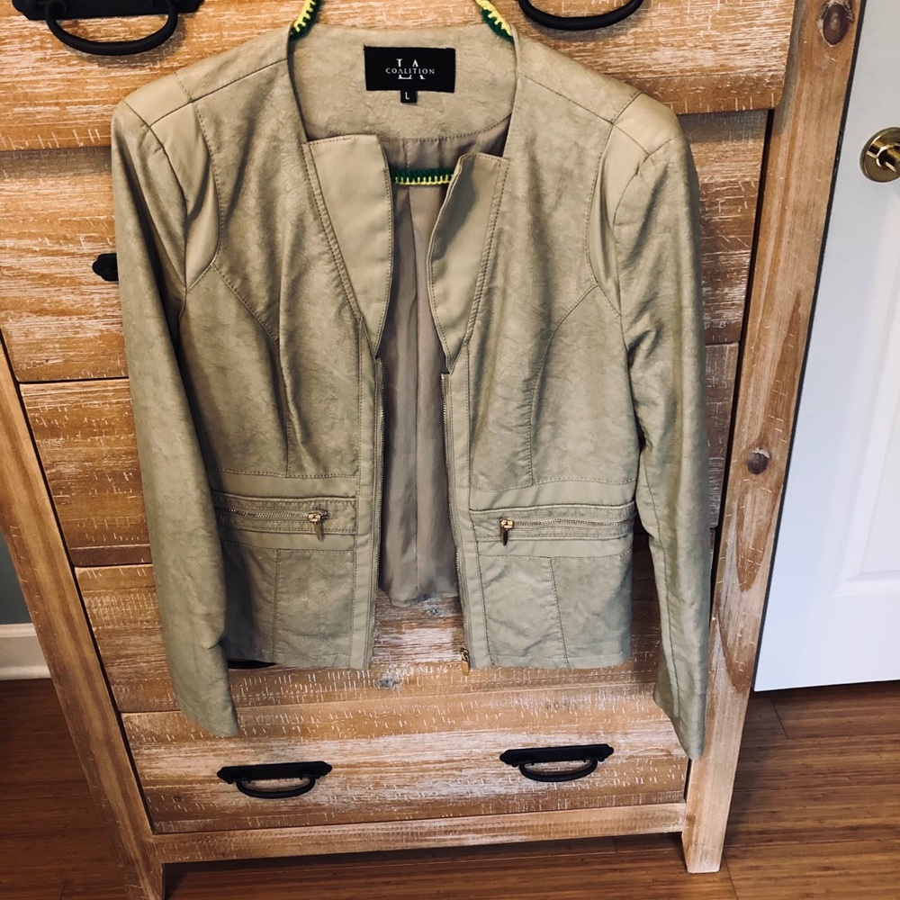 Leather jacket - Picture 2 of 10